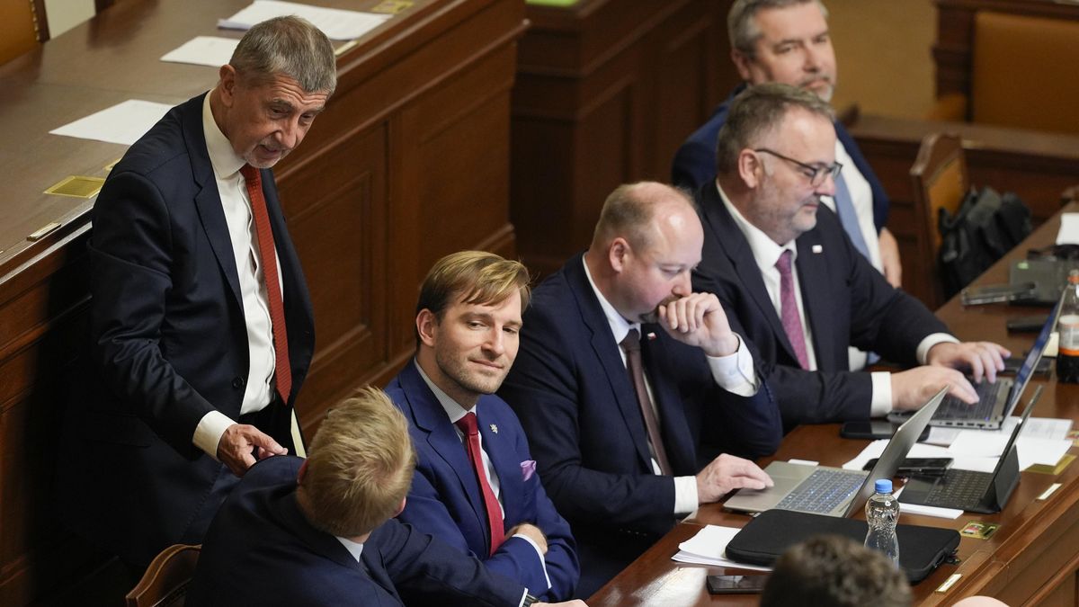 Stačil jeden agent a Babiš obrátil. Protišpionážní paragraf se hned tak rušit nebude